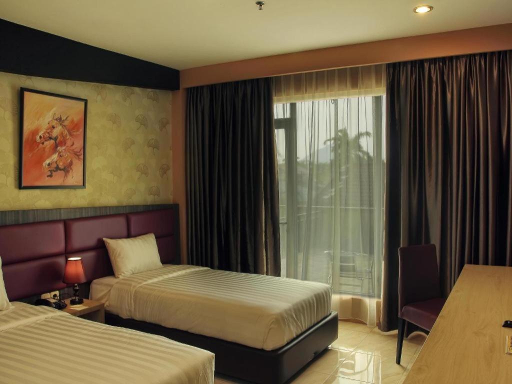 Asoka Luxury Hotel Bandar Lampung Exterior foto