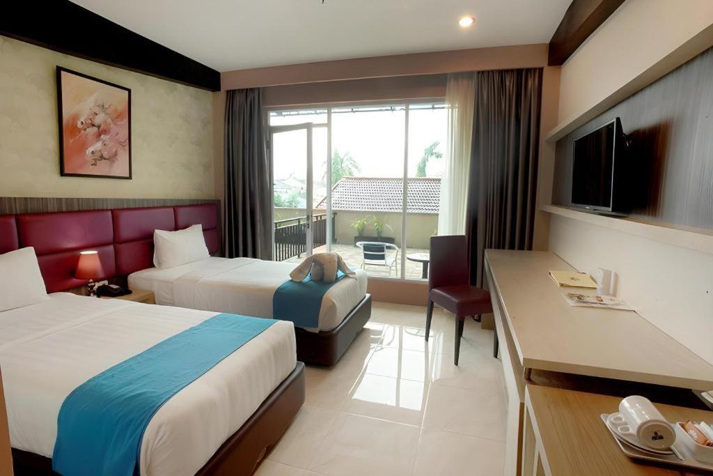 Asoka Luxury Hotel Bandar Lampung Exterior foto