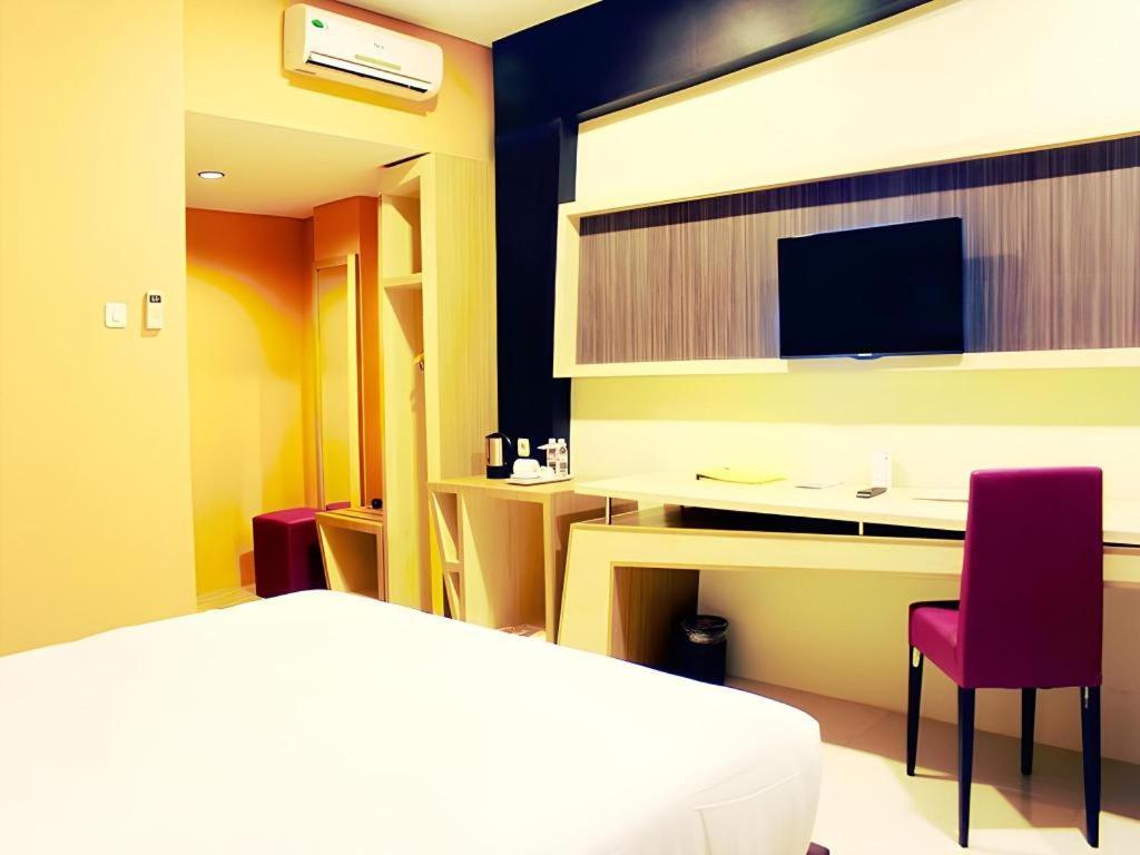Asoka Luxury Hotel Bandar Lampung Exterior foto