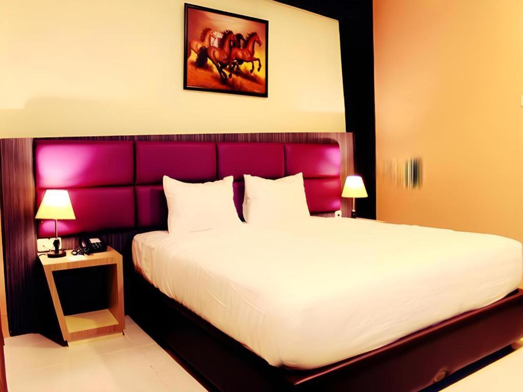 Asoka Luxury Hotel Bandar Lampung Exterior foto