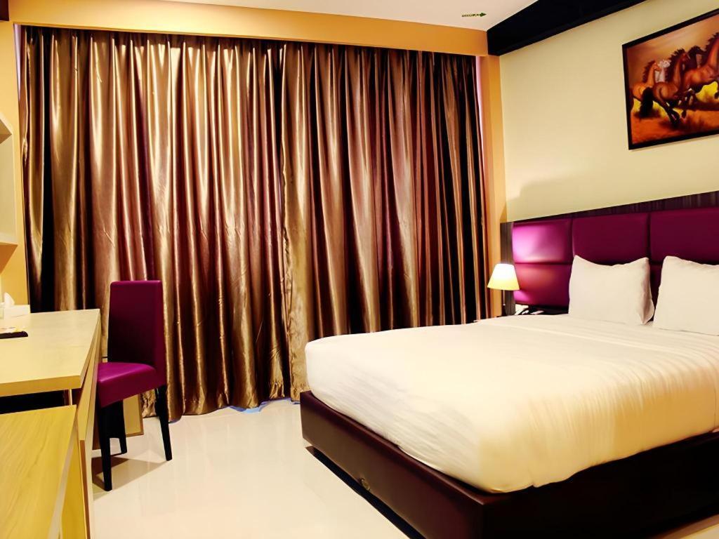 Asoka Luxury Hotel Bandar Lampung Exterior foto
