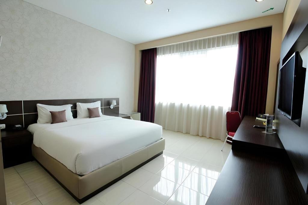 Asoka Luxury Hotel Bandar Lampung Exterior foto