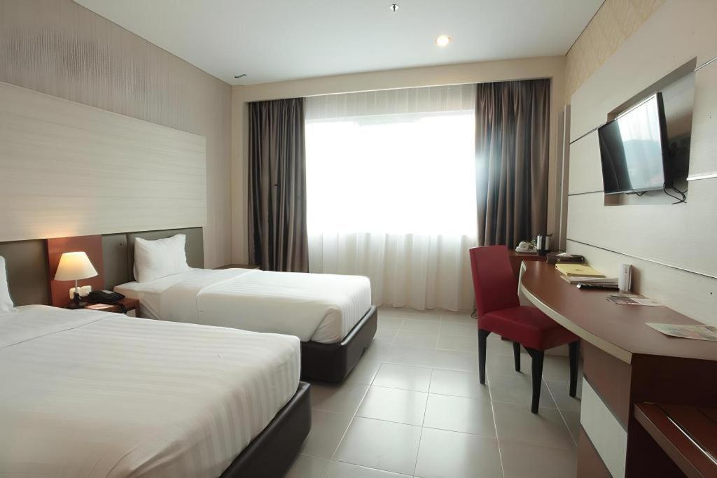 Asoka Luxury Hotel Bandar Lampung Exterior foto